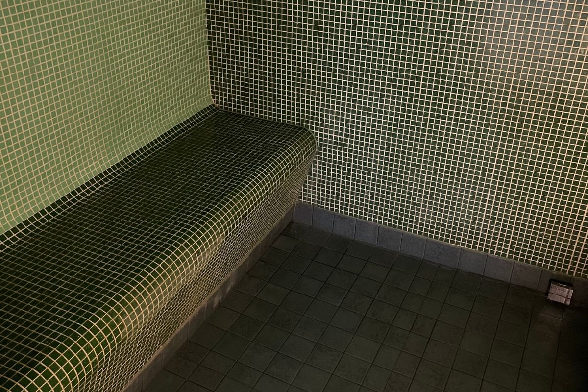 Double banquette en mosaïque
