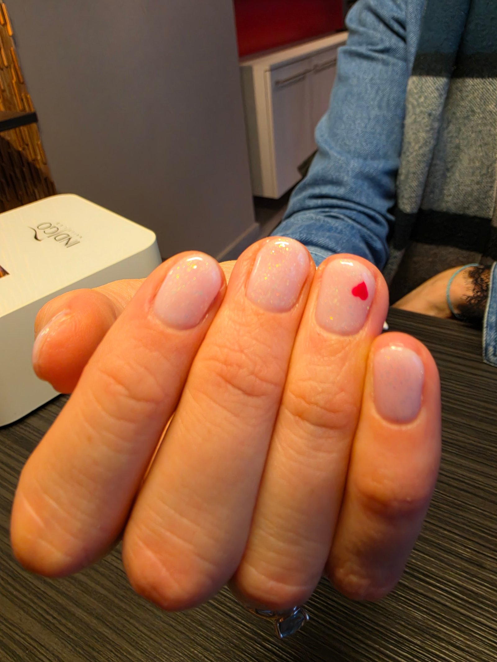 Manucure Indigo Nails Porcelaine avec dessin nail art à Mons
