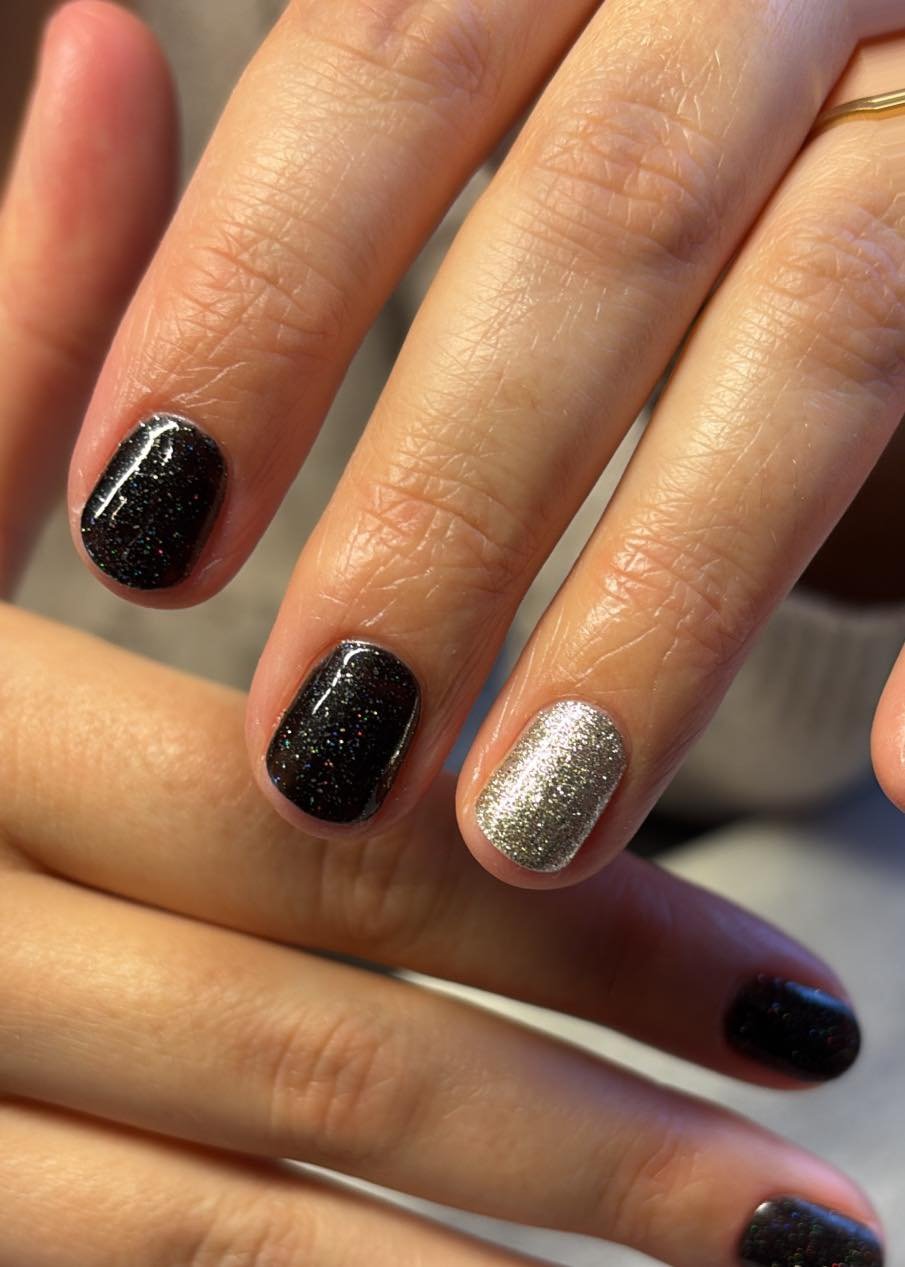 Manucure Indigo Nails Santagonista pailletée — manucure du soir