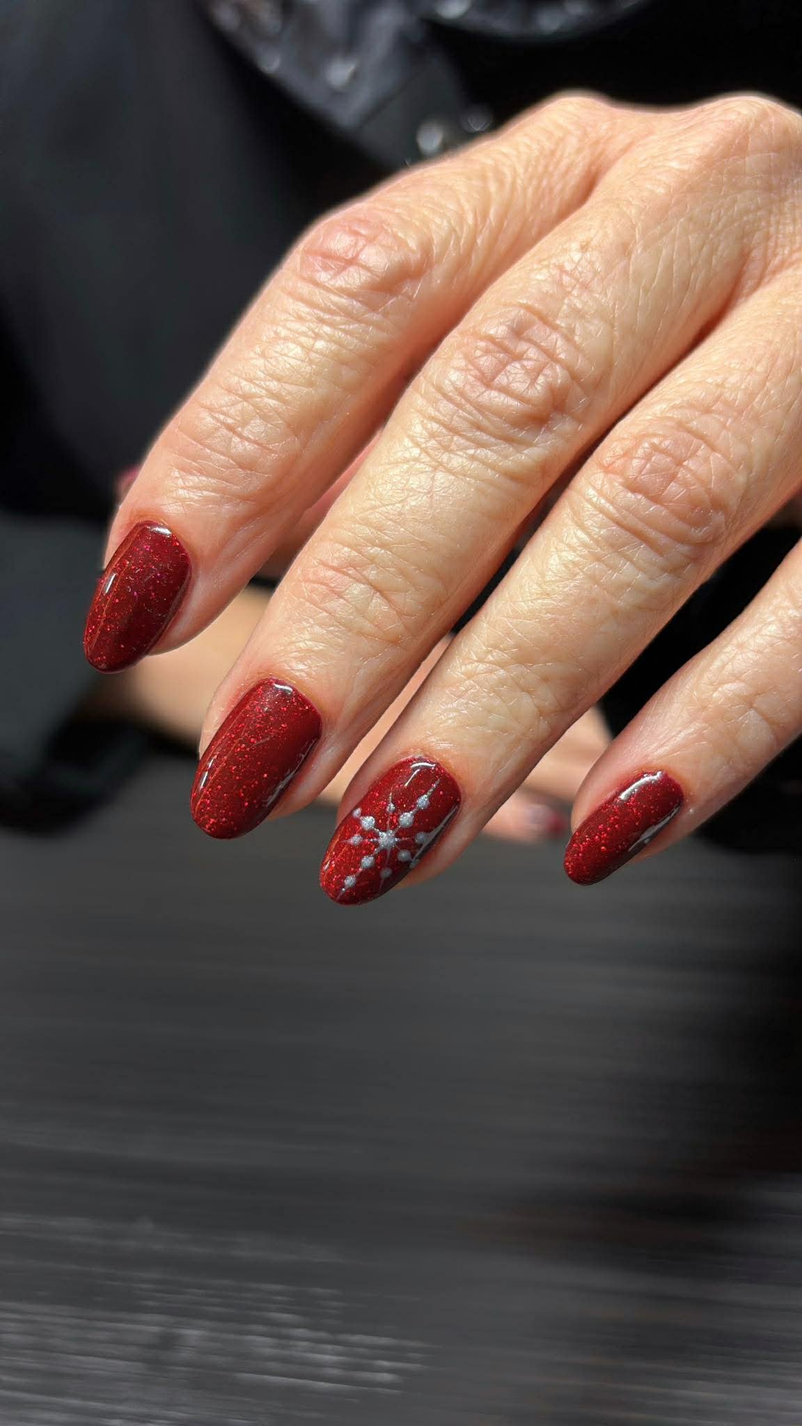 Manucure Indigo Nails Sparkling Wine — bordeaux pailleté festif